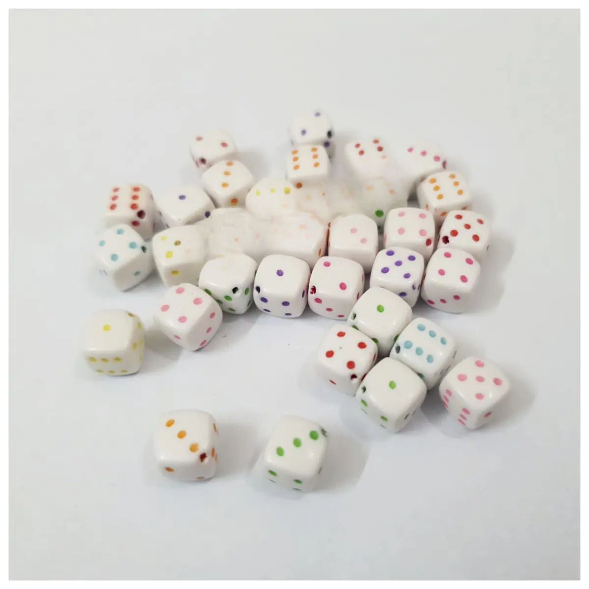 20 Pcs Acrylic Dice Letter Beads in a (Square 7 mm)