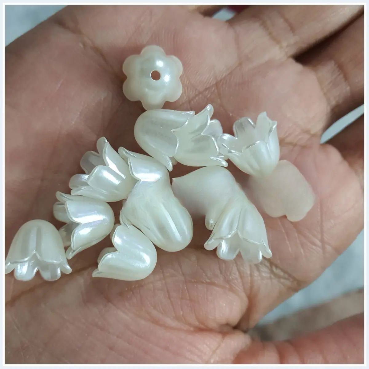 20 Pcs Star/Flower Cap Shaped Acrylic Beads Making Crafts DIY With Hole 11mm